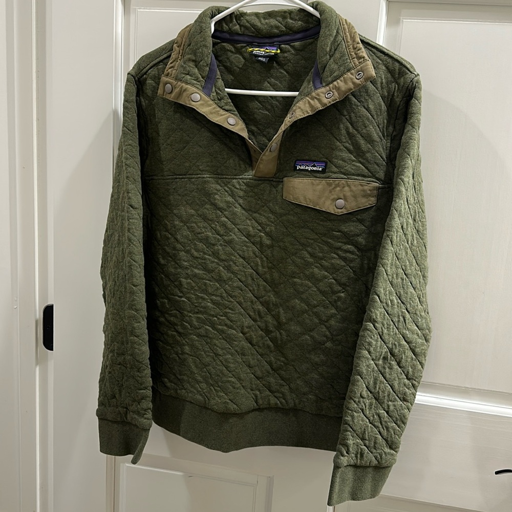 Patagonia men’s size small organic cotton quilted pullover sweater in sage green